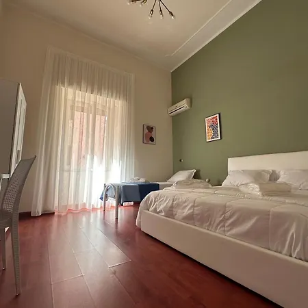 Platform 9 Partenope Apartment